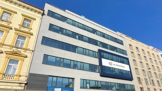 Vrtulníky a&nbsp;vagony. Fond Jaroslava Strnada vybral v&nbsp;prvním kole 3,6 miliardy korun