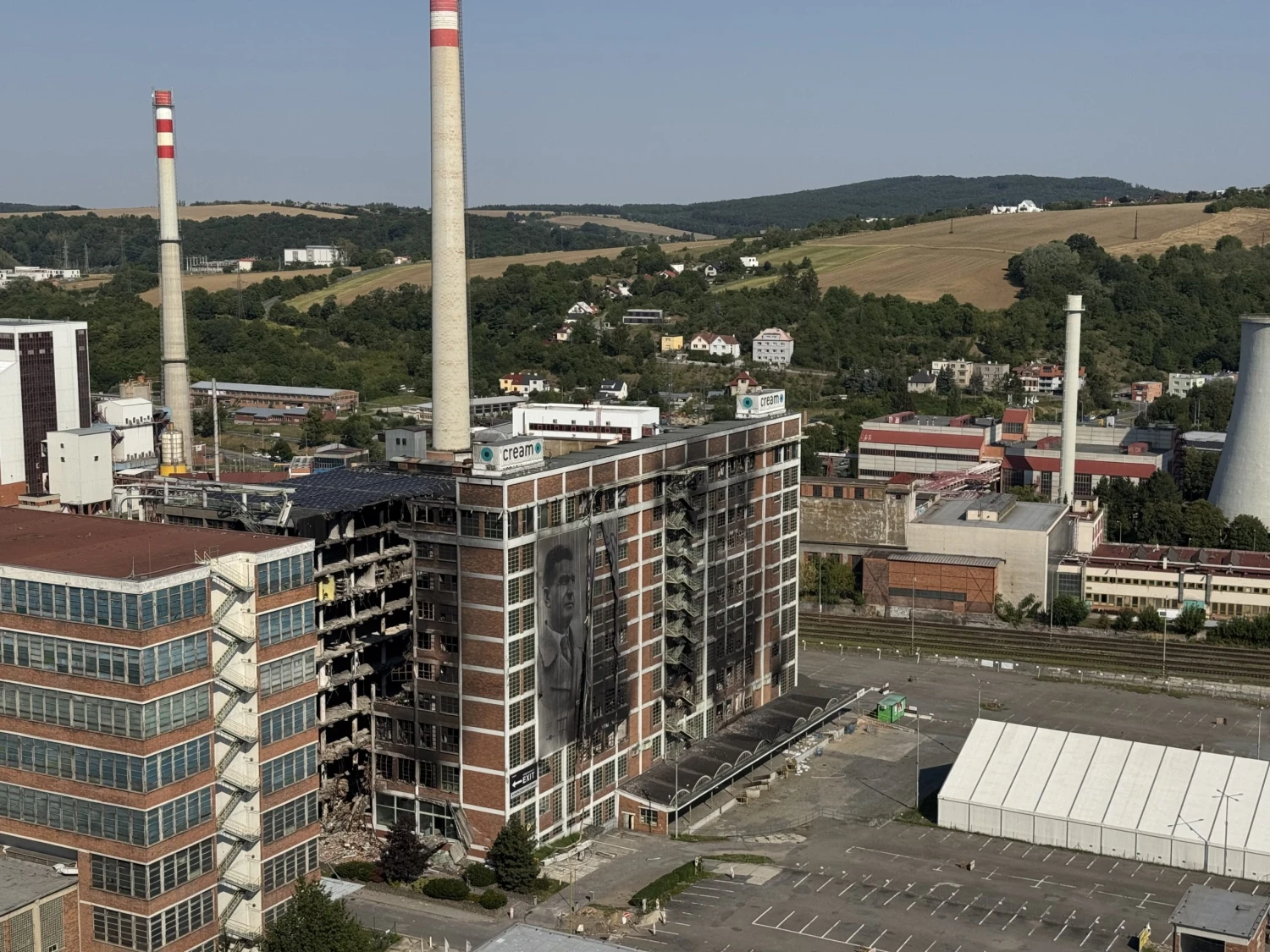 Konec bojů o&nbsp;baťovské torzo. Z&nbsp;budovy číslo 34 ve Zlíně nezbude nic, bourat se začne v&nbsp;pondělí