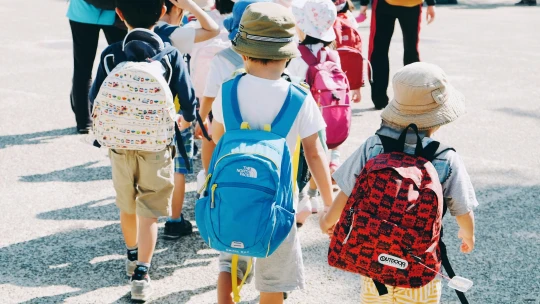 Aktovkou či penálem to nekončí. Spočítali jsme, kolik rodiče stojí jeden školní rok