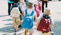 Aktovkou či penálem to nekončí. Spočítali jsme, kolik rodiče stojí jeden školní rok
