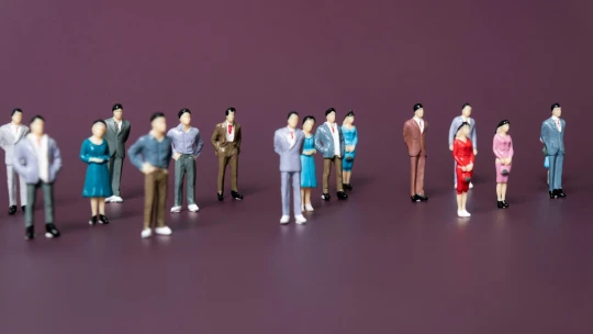Málo dětí, přes tři miliony seniorů. Jak demografická proměna změní nejen trh práce?