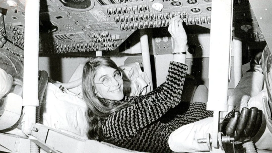 Svět se loučí s Margaret Hamilton. Dostala nás na Měsíc, otevřela cestu ke hvězdám