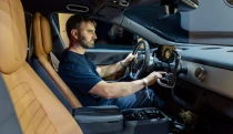 První dojmy z&nbsp;elektrického Ferrari Luce? Snažíte se ho pochopit a&nbsp;zatím to moc nejde