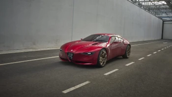 Krásná Alfa Romeo, návrat „kachny“, slavné dvojice fiatů i&nbsp;ostrého peugeotu