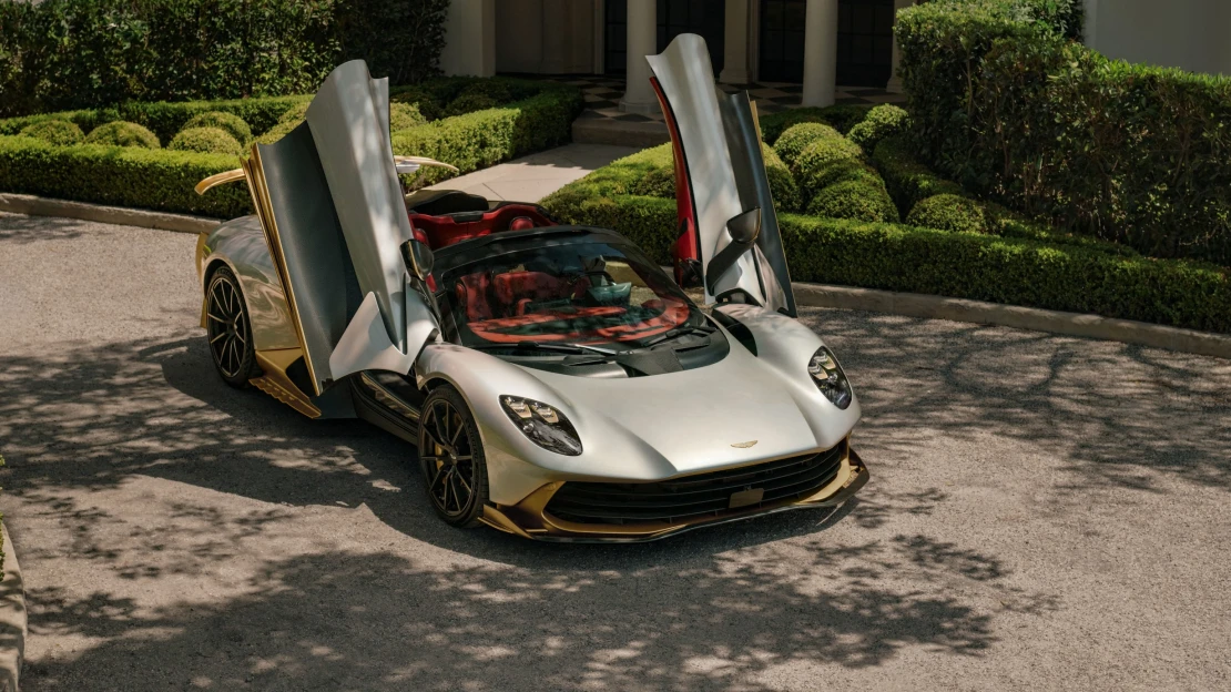 Dva roky a&nbsp;jedna střecha minus. Aston Martin představil supersport na příští léto