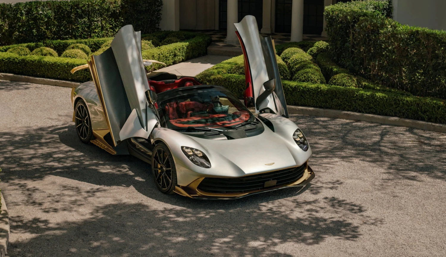 Dva roky a&nbsp;jedna střecha minus. Aston Martin představil supersport na příští léto