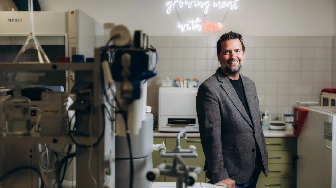 Maso, které zaujalo i svět kosmetiky. Na návštěvě laboratoře, kde pěstují vepřové