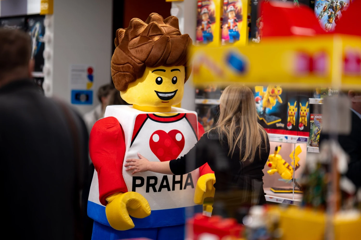 Orloj z kostiček a tiskárna na figurky. Lego otevírá nový obchod v&nbsp;centru Prahy