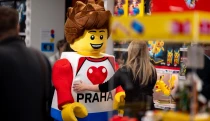 Orloj z kostiček a tiskárna na figurky. Lego otevírá nový obchod v&nbsp;centru Prahy