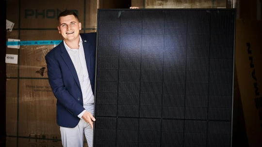 Slunce má pořád potenciál, říká majitel firmy Sunus. Úspěšně ji žene proti proudu