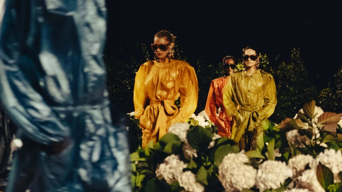 Saint Laurent pod Vaccarellem upevnil pozici mezi módní elitou. Návrhář po&nbsp;dekádě odchází