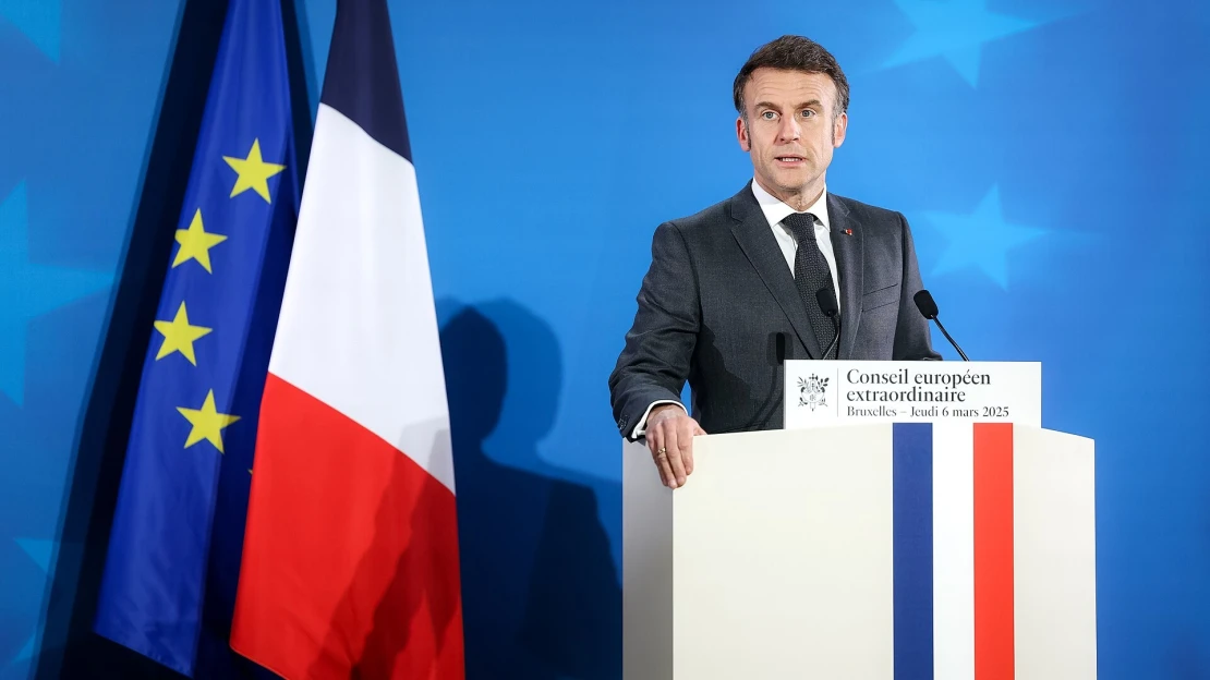 Ve Francii odstartovaly rozsáhlé protesty. Macron vyzývá ke klidu, úřady se obávají násilí