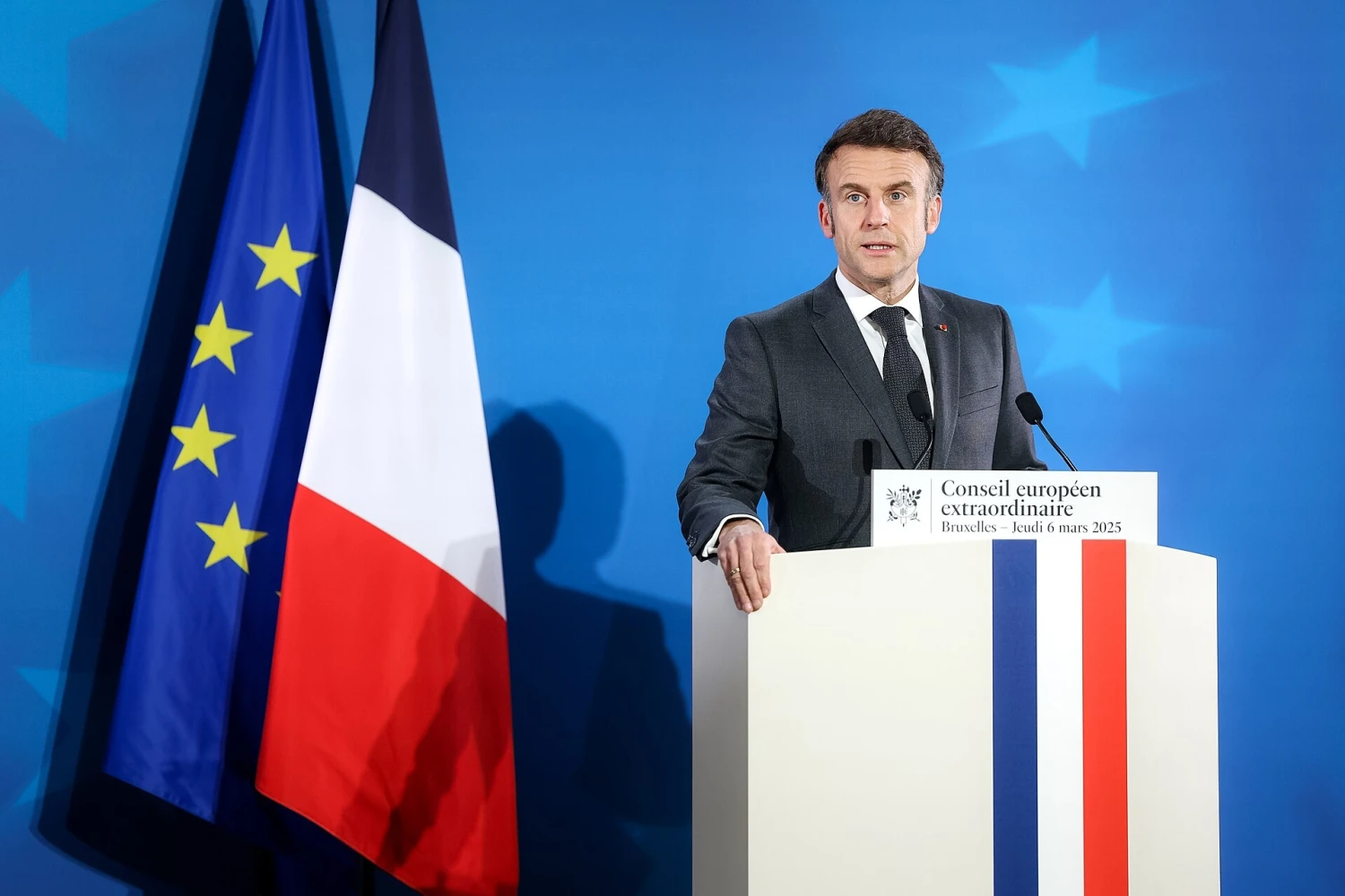 Ve Francii odstartovaly rozsáhlé protesty. Macron vyzývá ke klidu, úřady se obávají násilí