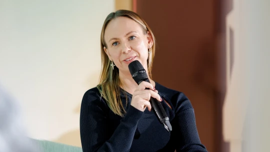 Tím, že tvoří anonymně, se vyhýbá zatčení. Jen Holdsworth Banksyho chránila 18 let