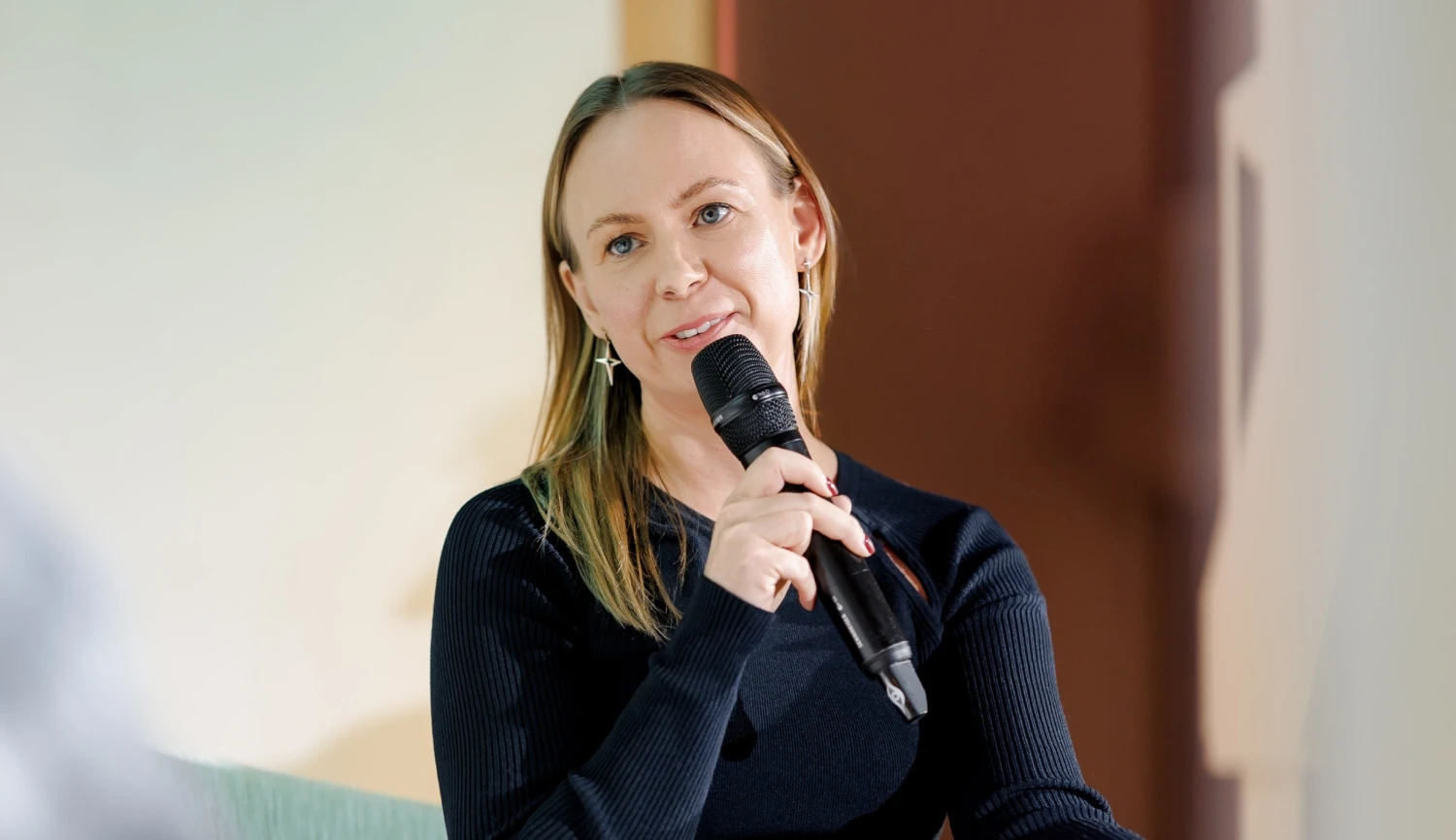 Tím, že tvoří anonymně, se vyhýbá zatčení. Jen Holdsworth Banksyho chránila 18 let