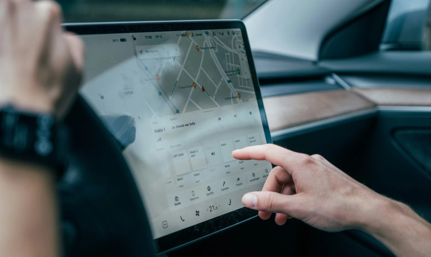 Auto jako špion? Nizozemská rozvědka upozorňuje na rizika chytrých funkcí