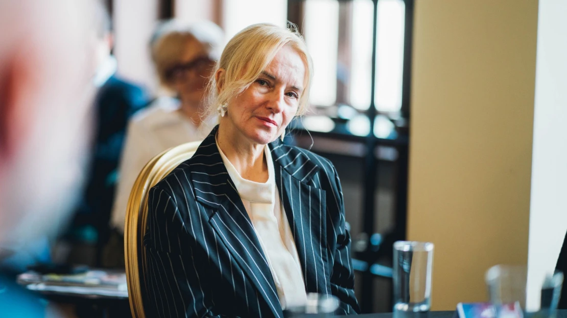 České sklo dobývá svět, naši módu nosí celebrity. Proč ale Česku pořád chybí vkus?