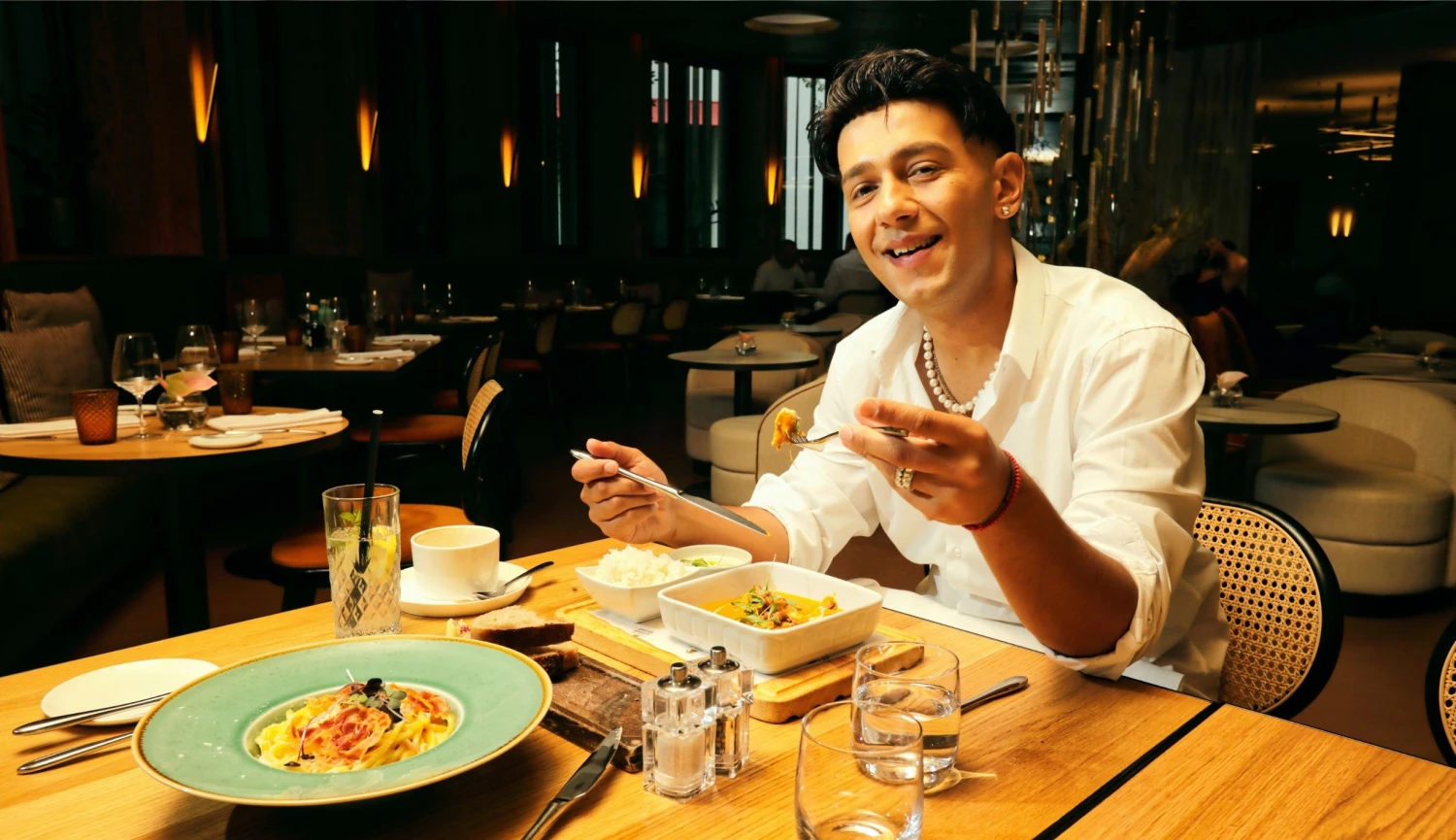 Na koštěti Harryho Pottera. Vzlety i&nbsp;pády líčí Jan Bendig u&nbsp;butter chicken