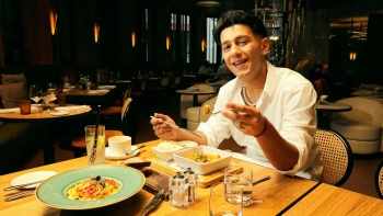 Na koštěti Harryho Pottera. Vzlety i&nbsp;pády líčí Jan Bendig u&nbsp;butter chicken