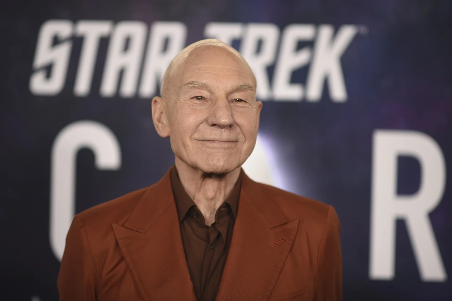 Zemřel Patrick Stewart, legenda obrazovek i&nbsp;divadelních prken. Kapitánu Picardovi bylo 86 let