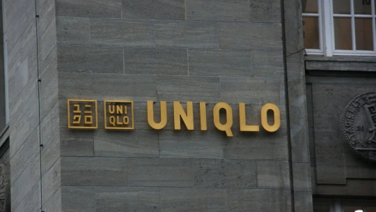 Uniqlo překonává odhady a&nbsp;míří na vrchol světové módy. V&nbsp;Praze chystá první českou pobočku