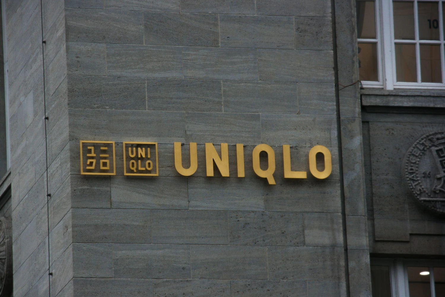 Uniqlo překonává odhady a&nbsp;míří na vrchol světové módy. V&nbsp;Praze chystá první českou pobočku