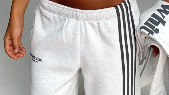 Víkendový výběr: Čím víc pruhů, tím víc Adidas? Oděvní gigant žaluje australskou značku