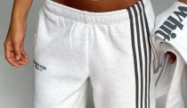 Víkendový výběr: Čím víc pruhů, tím víc Adidas? Oděvní gigant žaluje australskou značku